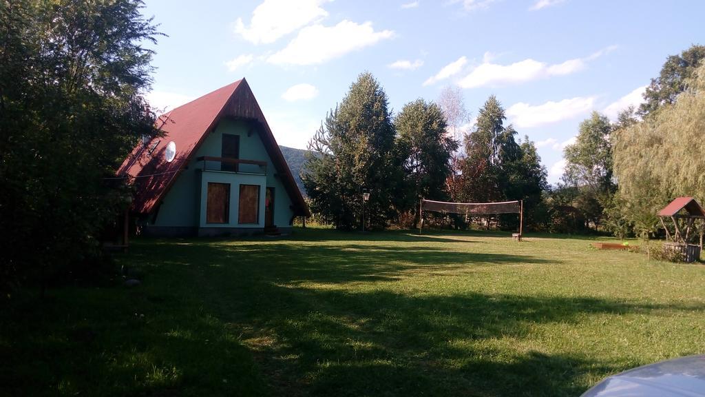 Kamilla Kulcsoshaz Villa Sub Cetate ภายนอก รูปภาพ