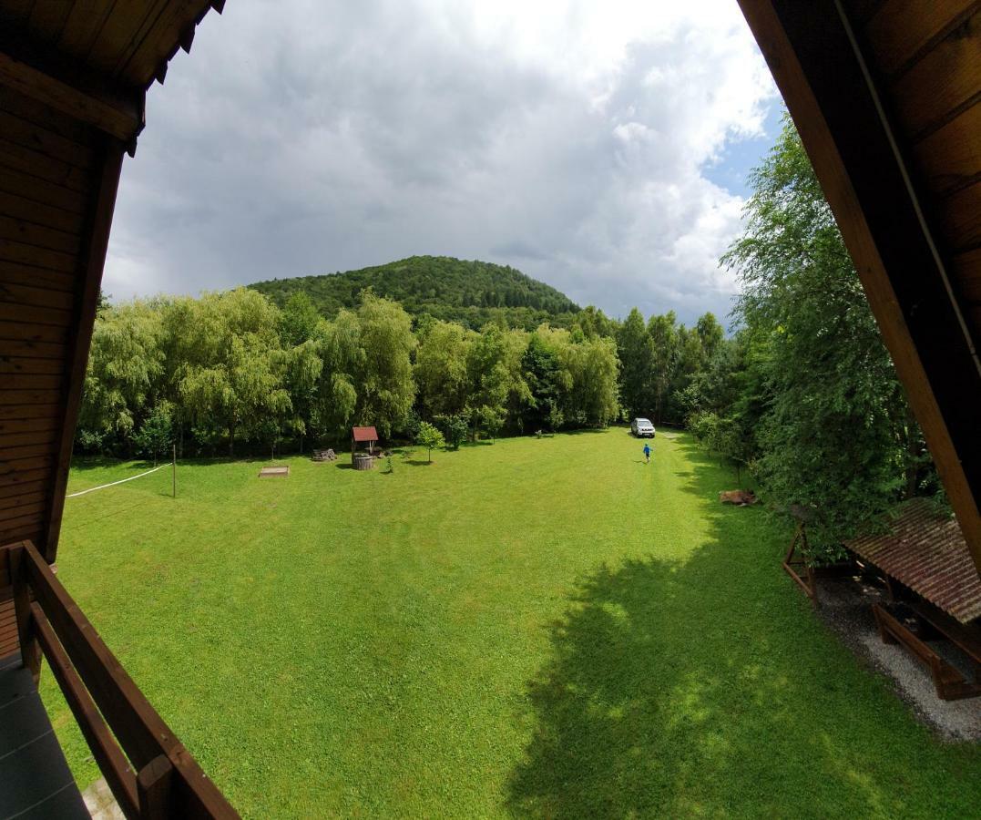 Kamilla Kulcsoshaz Villa Sub Cetate ภายนอก รูปภาพ