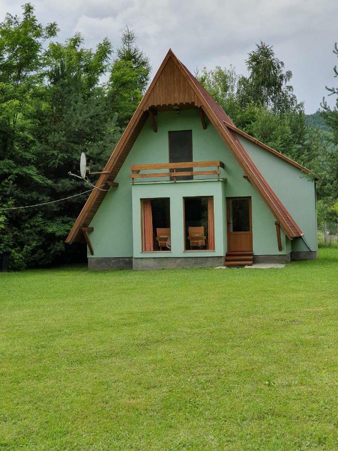 Kamilla Kulcsoshaz Villa Sub Cetate ภายนอก รูปภาพ
