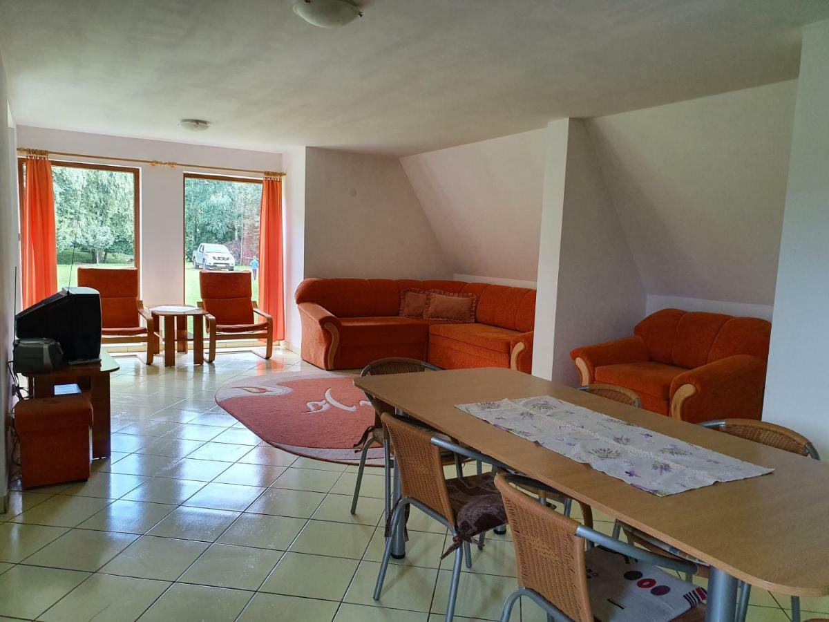 Kamilla Kulcsoshaz Villa Sub Cetate ภายนอก รูปภาพ