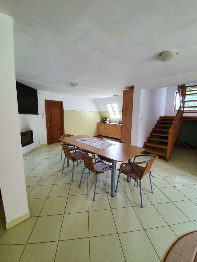 Kamilla Kulcsoshaz Villa Sub Cetate ภายนอก รูปภาพ